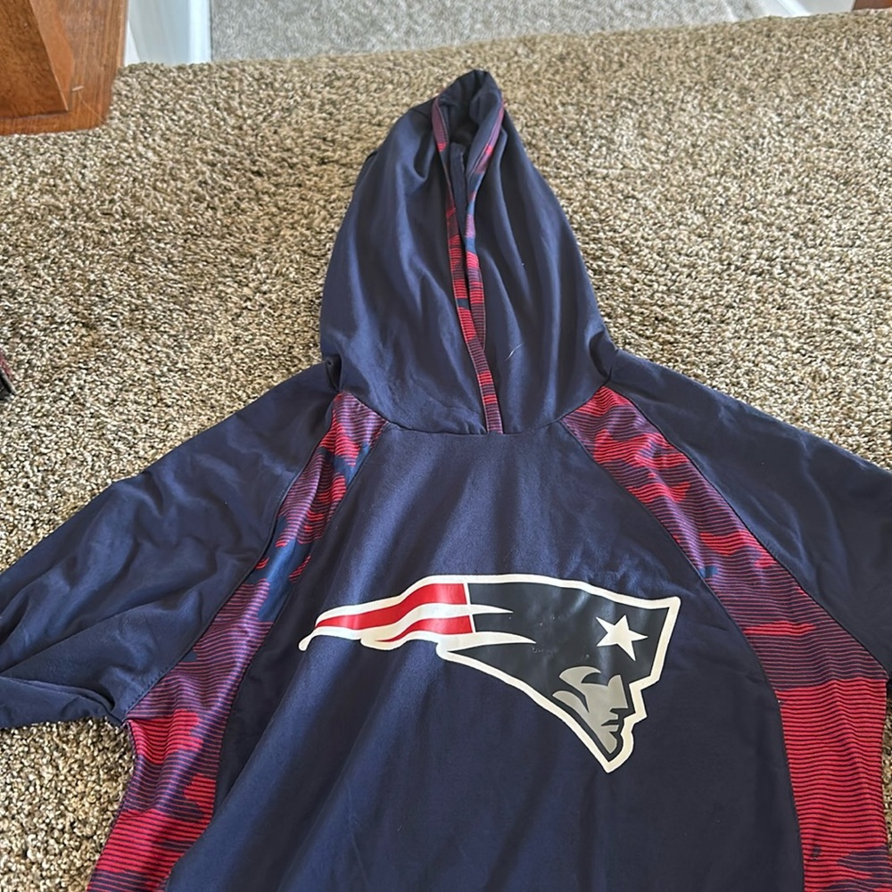 Brand New lightweight hooded shirt, NE Patriots.